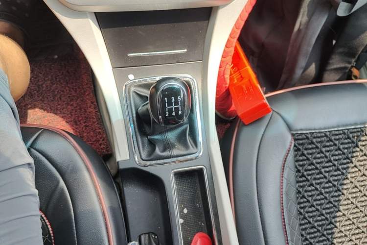Used Geely Auto Emgrand 2016 Sedan 1.5L Manual Luxury Model Gear Lever