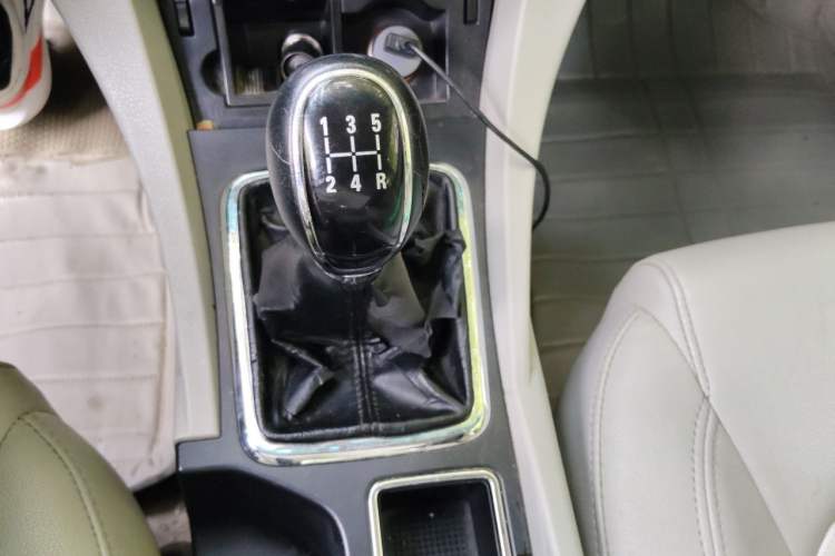 Used Geely Auto Emgrand 2016 Sedan 1.5L Manual Luxury Model Gear Lever