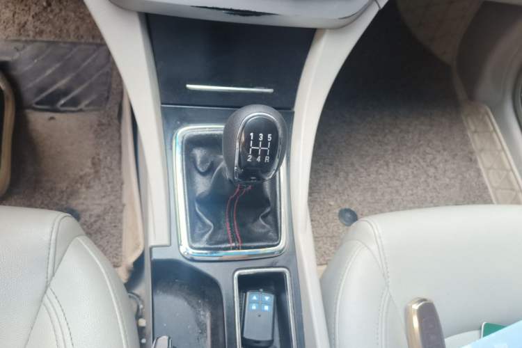Used Geely Auto Emgrand 2016 Sedan 1.5L Manual Luxury Model Gear Lever