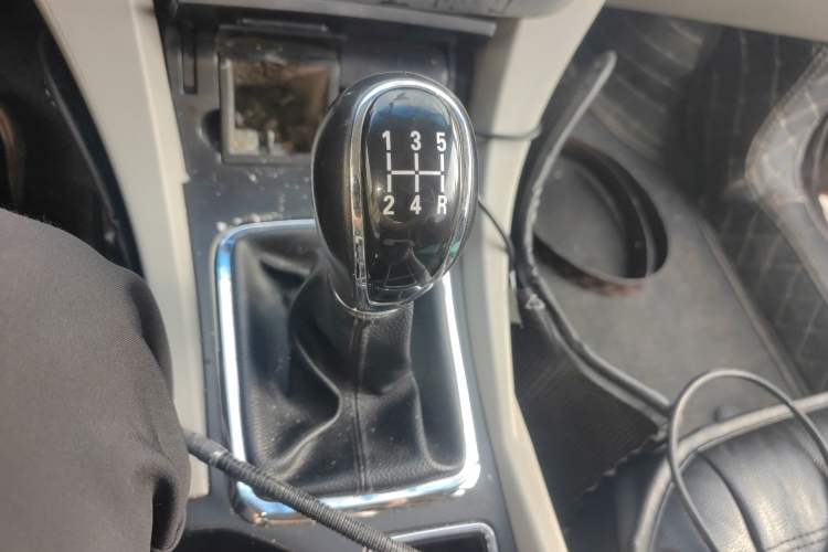 Used Geely Auto Emgrand 2016 Sedan 1.5L Manual Luxury Model Gear Lever