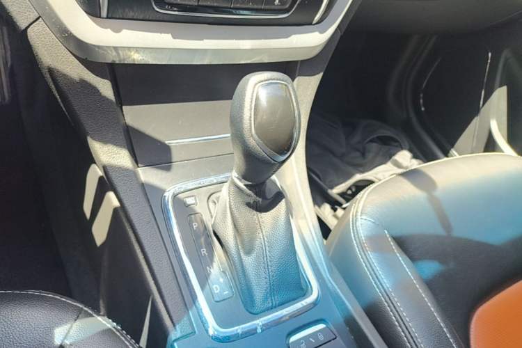 Used Geely Auto Emgrand 2016 Hatchback RS 1.3T CVT Top-Tier Version Gear Lever