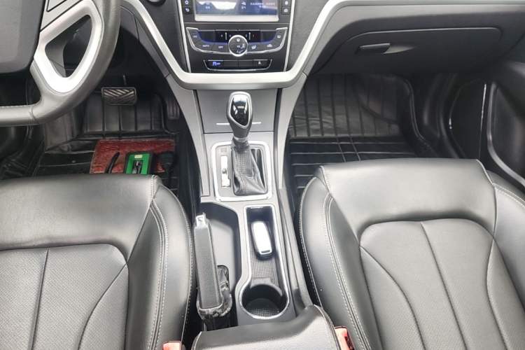 Used Geely Auto Emgrand 2016 Sedan 1.3T CVT Upward Edition Gear Lever
