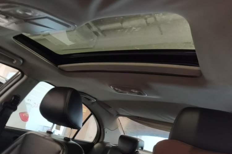 Used Geely Auto Emgrand 2016 Sedan 1.5L CVT Upward Version Headliner