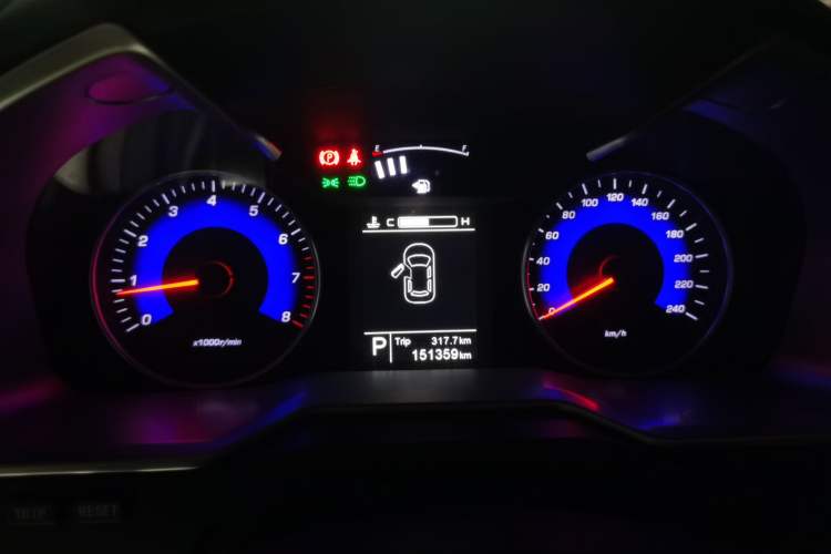 Used Geely Auto Emgrand 2016 Sedan 1.5L CVT Upward Version Instrument Cluster