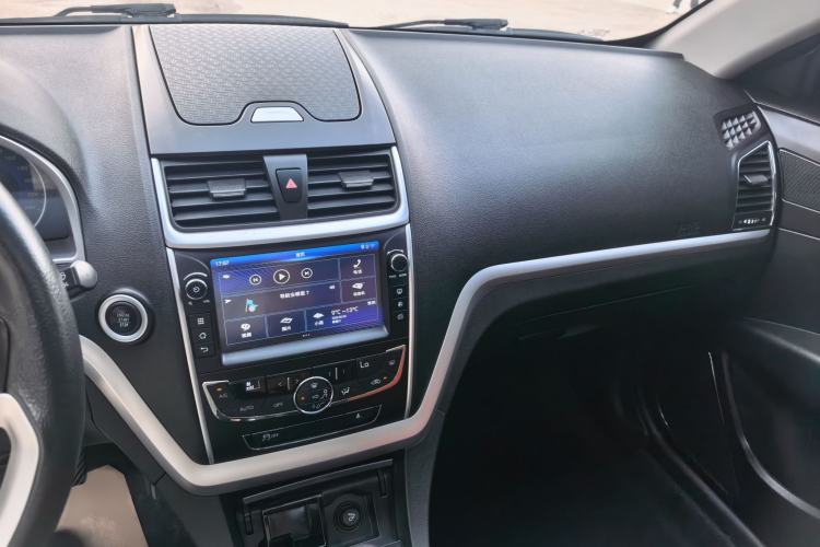Used Geely Auto Emgrand 2016 Hatchback RS 1.5L Manual - Upward Edition Interior 5