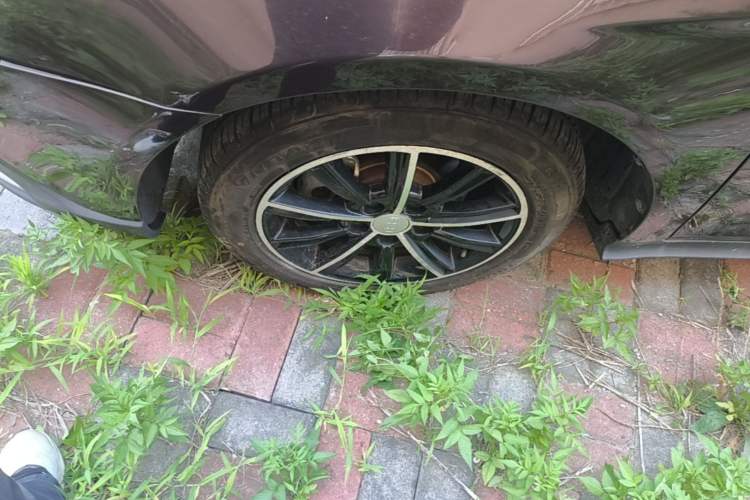 Used Geely Auto Emgrand 2016 Hatchback RS 1.3T CVT Top-Tier Version Left Front Wheel Hub