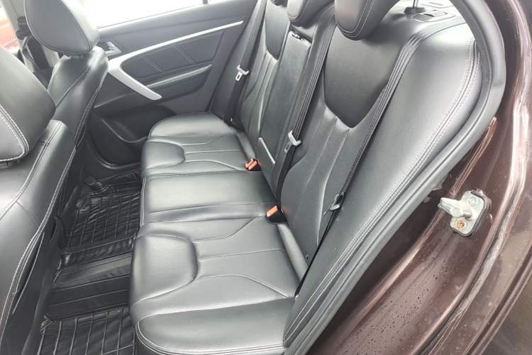 Used Geely Auto Emgrand 2016 Sedan 1.3T CVT Upward Edition Left Rear Seat