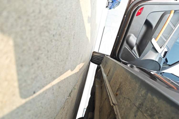 Used Geely Auto Emgrand 2016 Hatchback RS 1.5L Manual - Upward Edition Left Side Sill