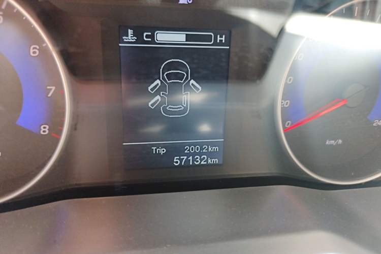 Used Geely Auto Emgrand 2016 Sedan 1.5L Manual Upward Edition Odometer Close Up
