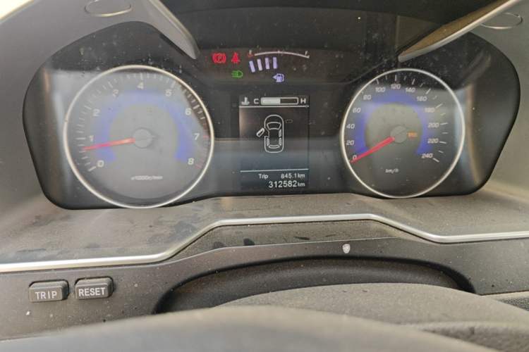 Used Geely Auto Emgrand 2016 Sedan 1.5L Manual Upward Edition Odometer Close Up