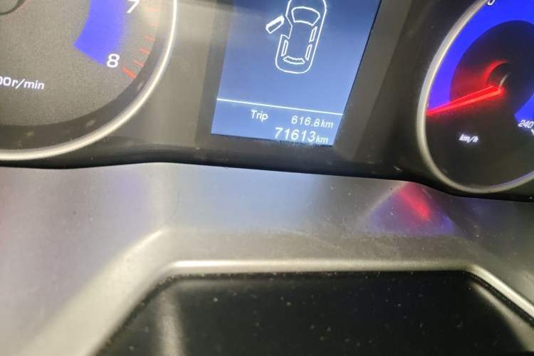 Used Geely Auto Emgrand 2016 Sedan 1.3T Manual Upward Edition Odometer Close Up