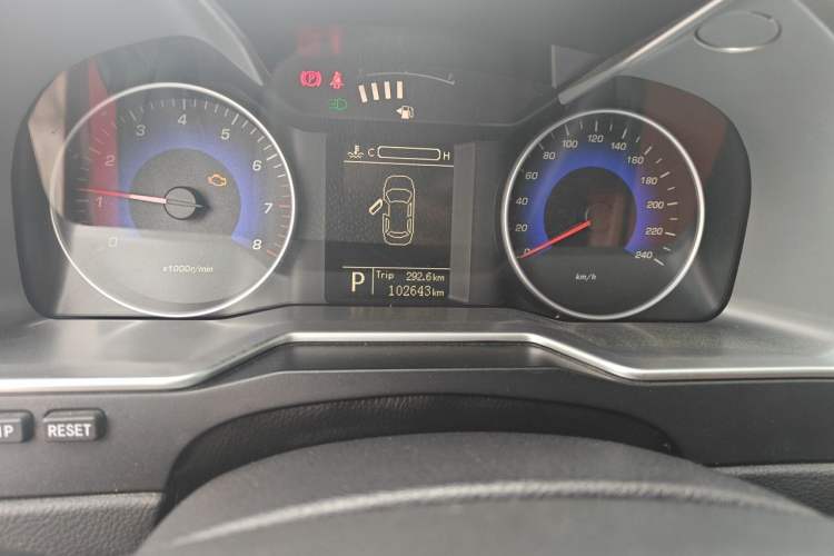 Used Geely Auto Emgrand 2016 Hatchback RS 1.5L CVT Upward Edition Odometer Close Up