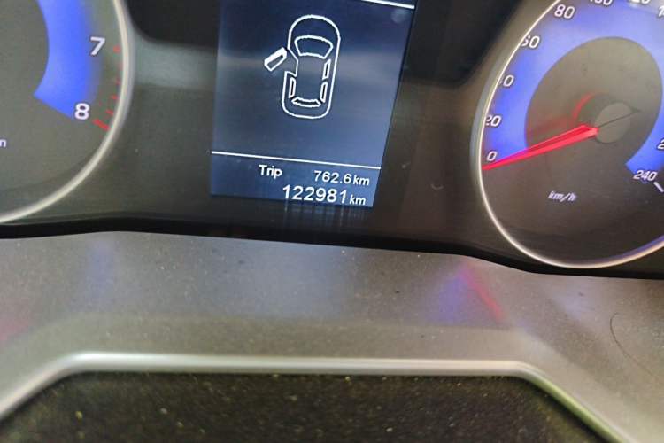 Used Geely Auto Emgrand 2016 Sedan 1.5L Manual Luxury Model Odometer Close Up