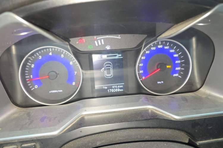 Used Geely Auto Emgrand 2016 Sedan 1.5L Manual Upward Edition Odometer Close Up