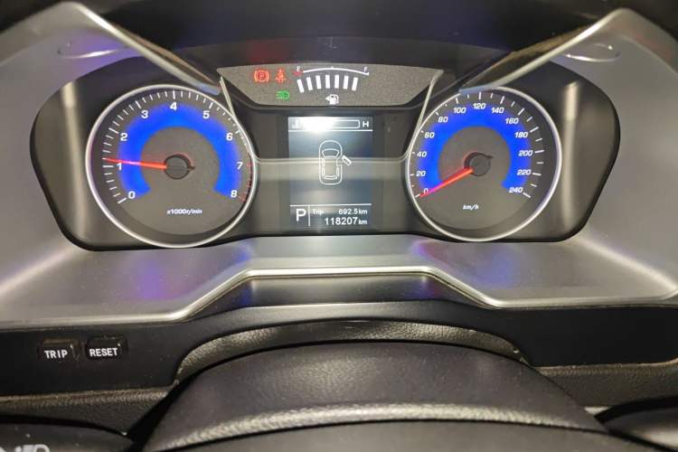 Used Geely Auto Emgrand 2016 Sedan 1.5L CVT Upward Version Odometer Close Up