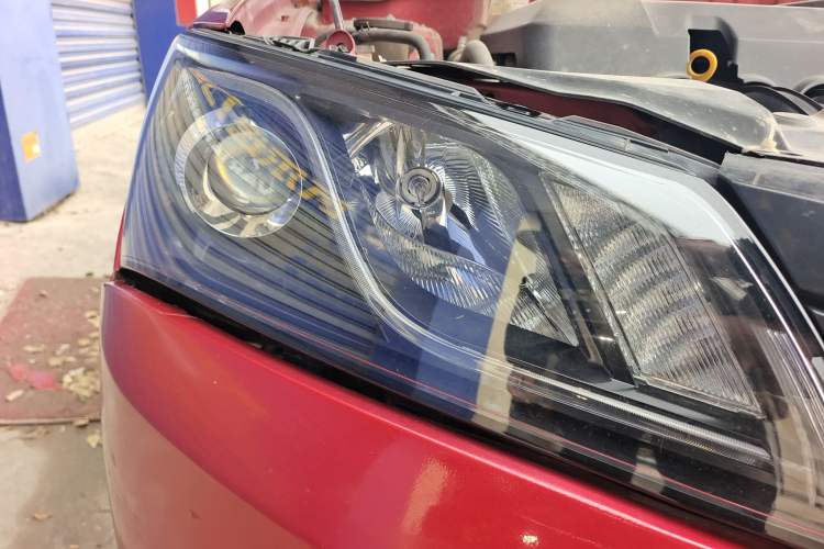 Used Geely Auto Emgrand 2016 Sedan 1.5L CVT Upward Version Right Front Headlight