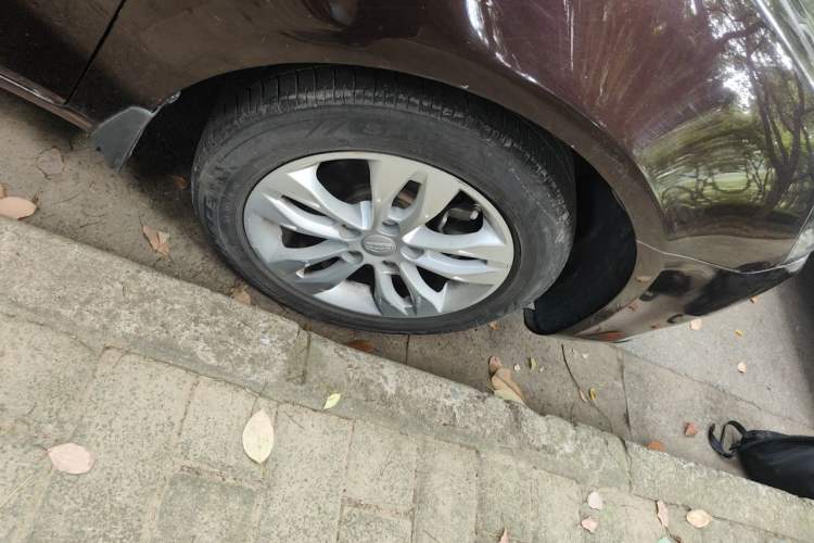 Used Geely Auto Emgrand 2016 Sedan 1.5L Manual Upward Edition Right Front Wheel Hub