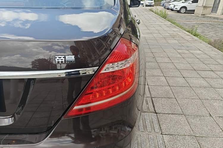 Used Geely Auto Emgrand 2016 Sedan 1.5L Manual Upward Edition Right Rear Taillight