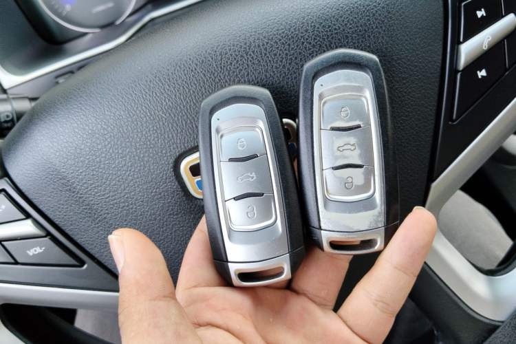 Used Geely Auto Emgrand 2016 Sedan 1.5L Manual Upward Edition Vehicle Key