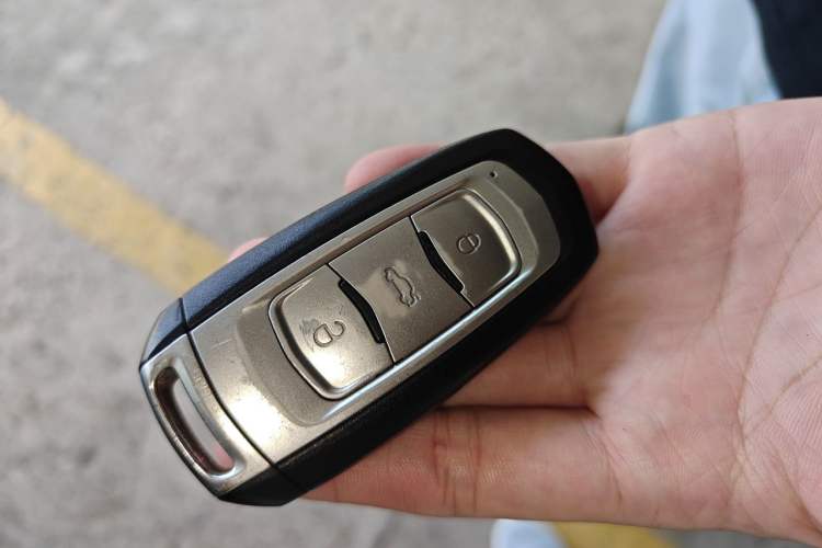 Used Geely Auto Emgrand 2016 Sedan 1.5L CVT Upward Version Vehicle Key