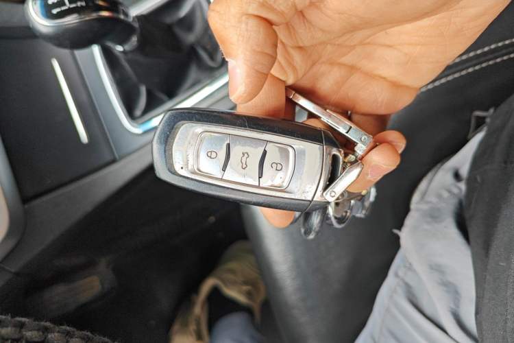 Used Geely Auto Emgrand 2016 Sedan 1.5L Manual Upward Edition Vehicle Key