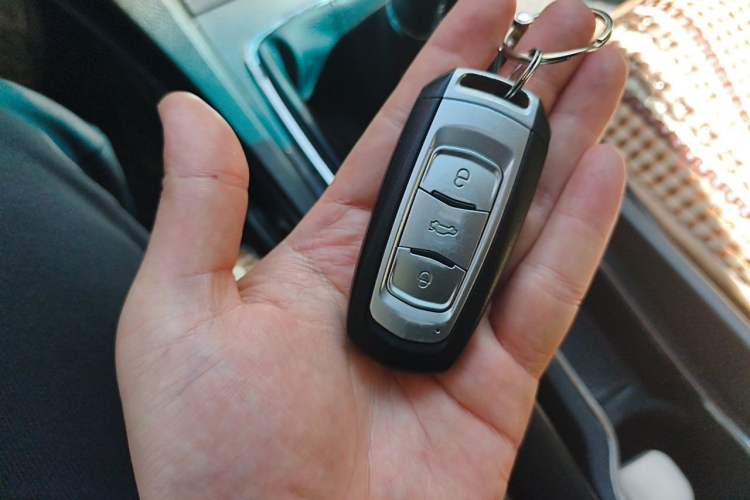 Used Geely Auto Emgrand 2016 Sedan 1.5L Manual Upward Edition Vehicle Key