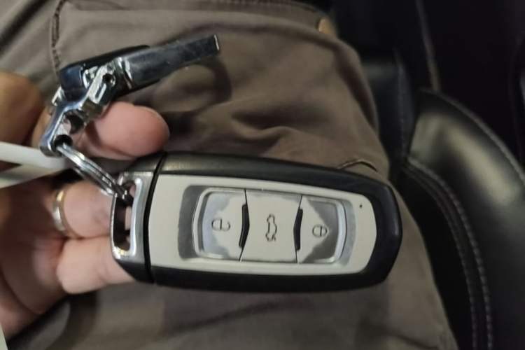 Used Geely Auto Emgrand 2016 Sedan 1.5L CVT Upward Version Vehicle Key