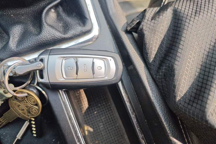 Used Geely Auto Emgrand 2016 Sedan 1.5L Manual Upward Edition Vehicle Key
