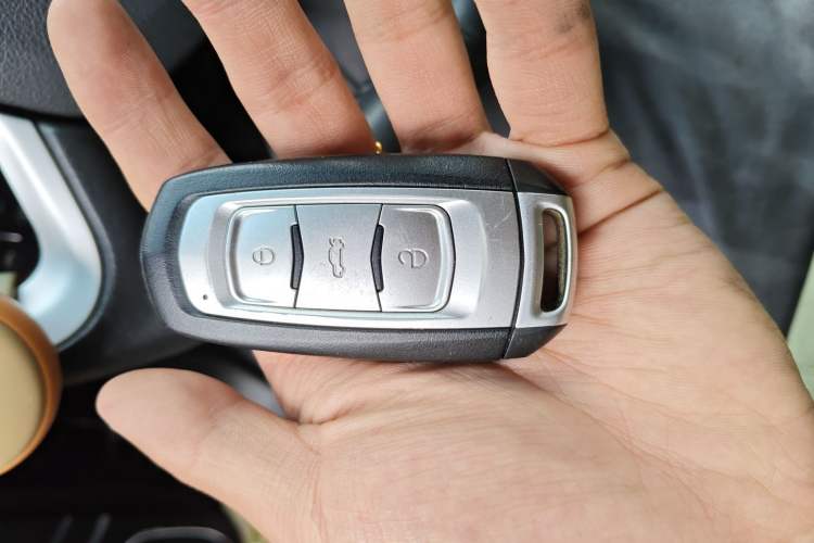 Used Geely Auto Emgrand 2016 Sedan 1.5L Manual Upward Edition Vehicle Key
