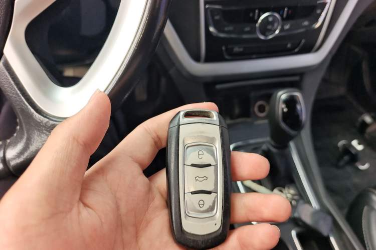 Used Geely Auto Emgrand 2016 Sedan 1.5L CVT Upward Version Vehicle Key