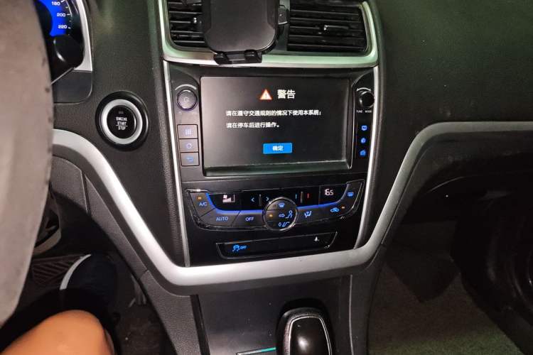 Used Geely Auto Emgrand 2016 Sedan 1.5L CVT Upward Version Audio And AC Panel
