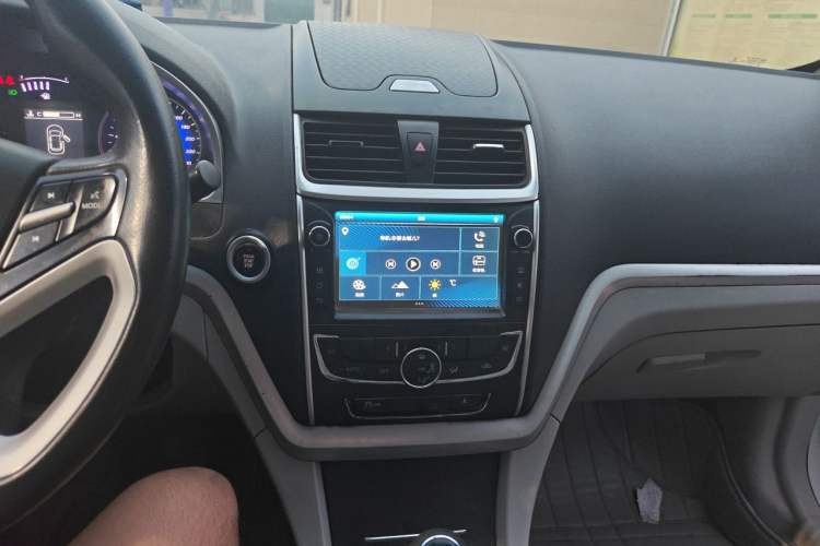 Used Geely Auto Emgrand 2016 Sedan 1.5L Manual Luxury Model Audio And AC Panel