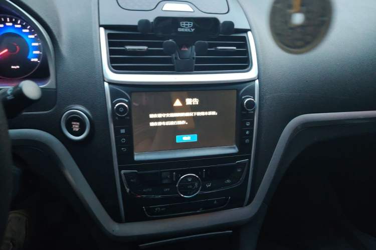 Used Geely Auto Emgrand 2016 Sedan 1.5L Manual Upward Edition Audio And AC Panel