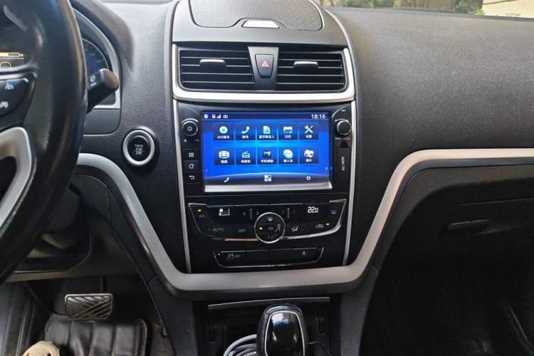 Used Geely Auto Emgrand 2016 Hatchback RS 1.5L CVT Upward Edition Audio And AC Panel