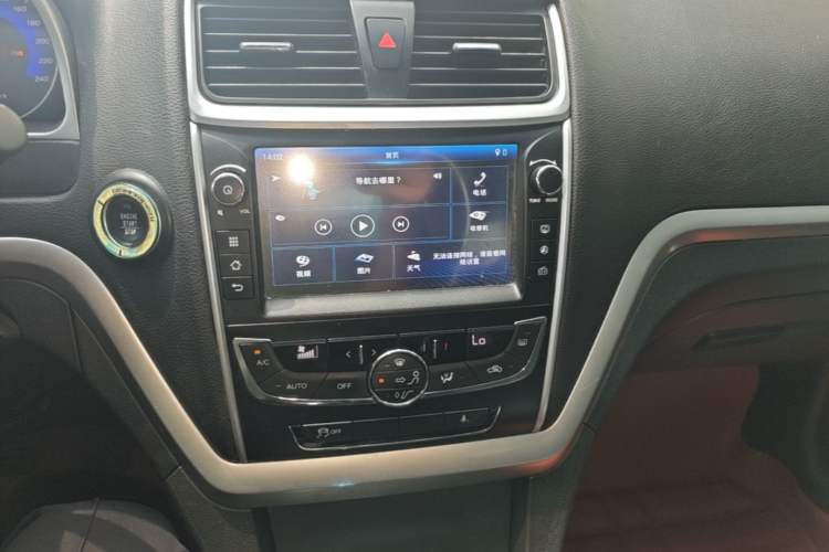 Used Geely Auto Emgrand 2016 Sedan 1.5L Manual Upward Edition Audio And AC Panel