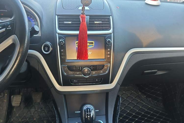 Used Geely Auto Emgrand 2016 Sedan 1.5L Manual Upward Edition Audio And AC Panel