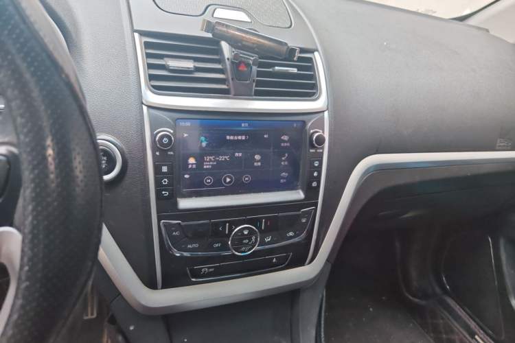 Used Geely Auto Emgrand 2016 Sedan 1.5L Manual Upward Edition Audio And AC Panel