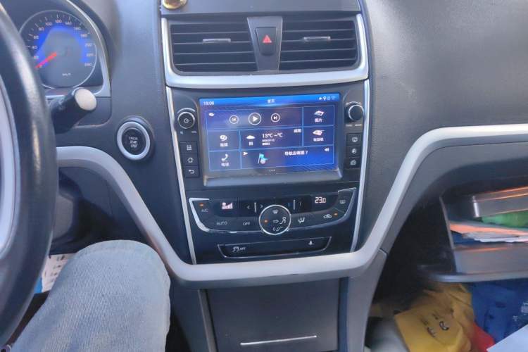 Used Geely Auto Emgrand 2016 Sedan 1.5L Manual Upward Edition Audio And AC Panel