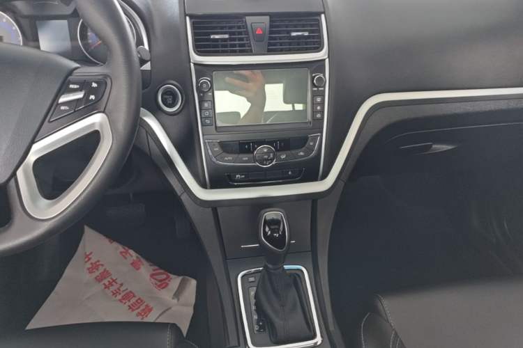 Used Geely Auto Emgrand 2016 Sedan 1.5L CVT Upward Version Audio And AC Panel