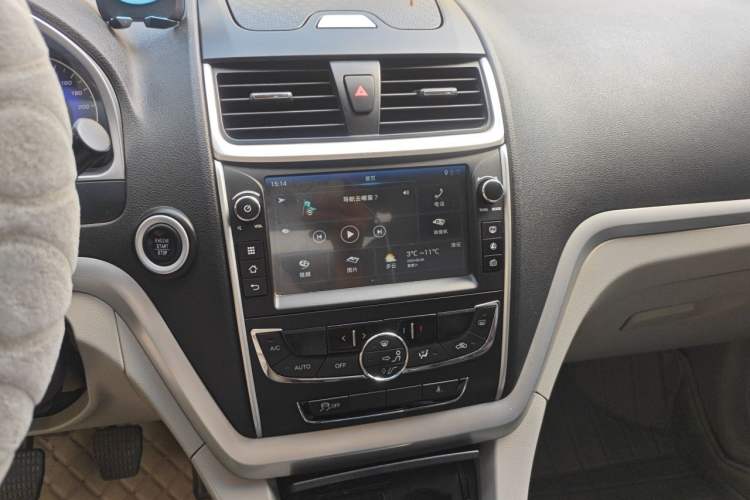 Used Geely Auto Emgrand 2016 Sedan 1.5L Manual Luxury Model Audio And AC Panel
