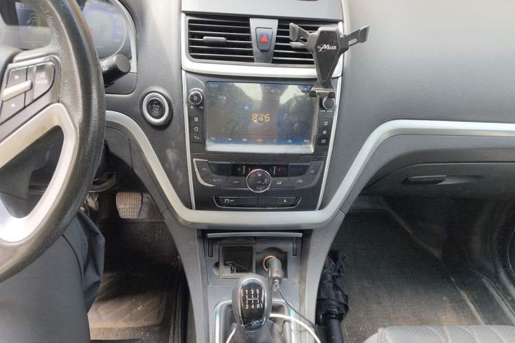 Used Geely Auto Emgrand 2016 Sedan 1.5L Manual Upward Edition Audio And AC Panel