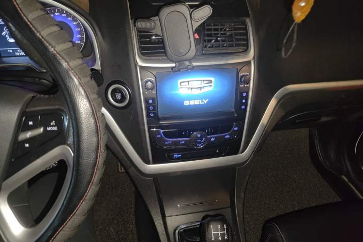 Used Geely Auto Emgrand 2016 Sedan 1.5L Manual Upward Edition Audio And AC Panel