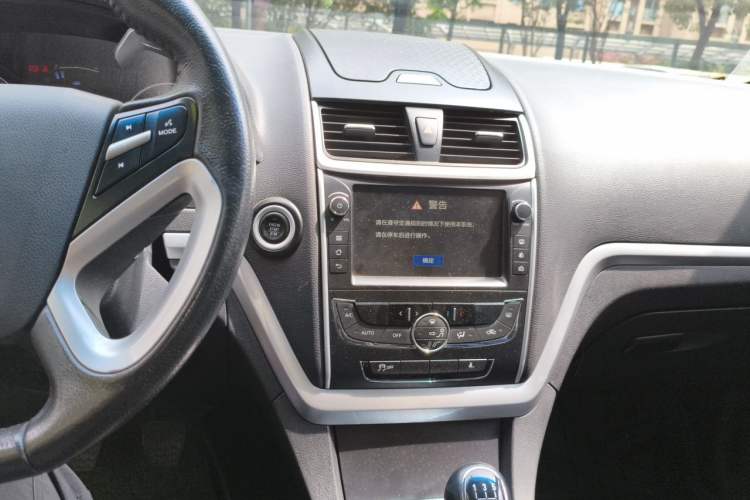 Used Geely Auto Emgrand 2016 Sedan 1.5L Manual Upward Edition Audio And AC Panel