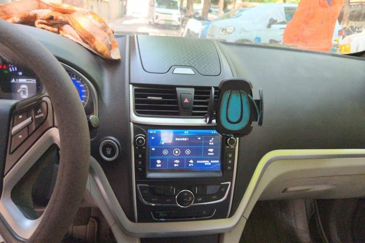 Used Geely Auto Emgrand 2016 Sedan 1.5L Manual Luxury Model Audio And AC Panel