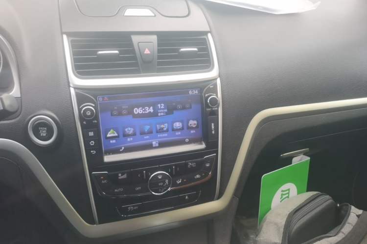 Used Geely Auto Emgrand 2016 Hatchback RS 1.5L CVT Upward Edition Audio And AC Panel