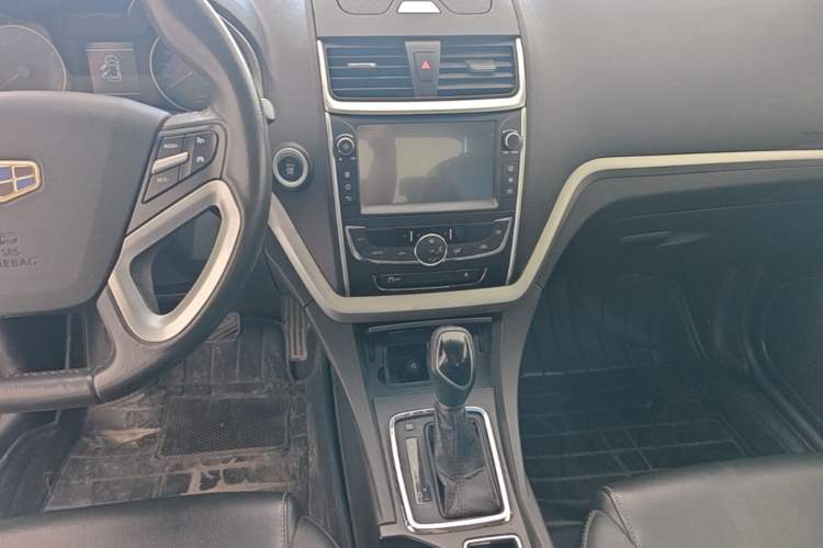 Used Geely Auto Emgrand 2016 Sedan 1.5L CVT Upward Version Audio And AC Panel