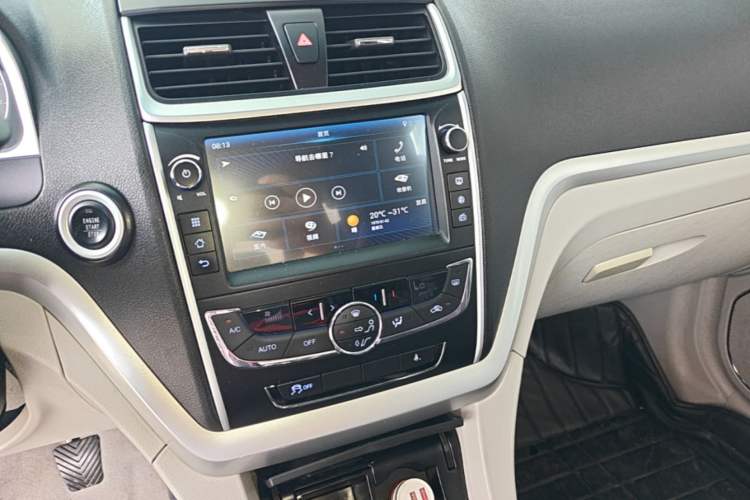 Used Geely Auto Emgrand 2016 Sedan 1.5L Manual Luxury Model Audio And AC Panel