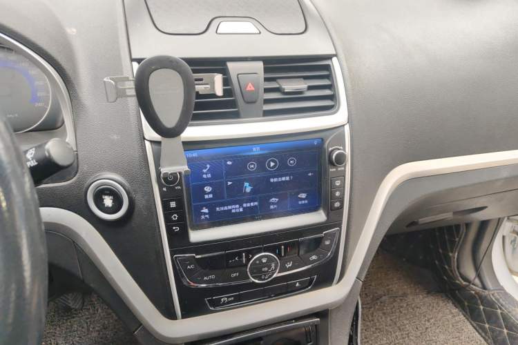 Used Geely Auto Emgrand 2016 Sedan 1.5L Manual Upward Edition Audio And AC Panel