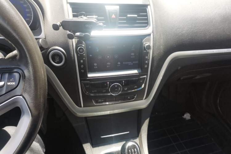 Used Geely Auto Emgrand 2016 Sedan 1.5L Manual Upward Edition Audio And AC Panel