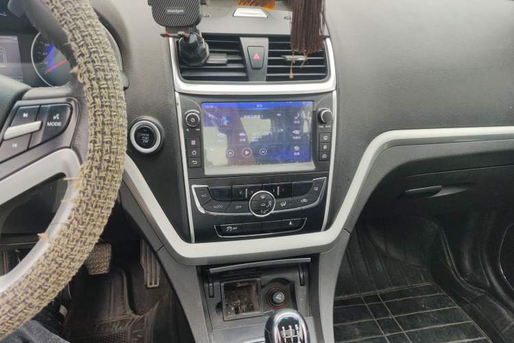 Used Geely Auto Emgrand 2016 Sedan 1.5L Manual Upward Edition Audio And AC Panel
